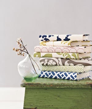 Photo via http://www.realsimple.com/home-organizing/decorating/tips-techniques/unexpected-uses-leftover-wallpaper-10000001228558/page4.html